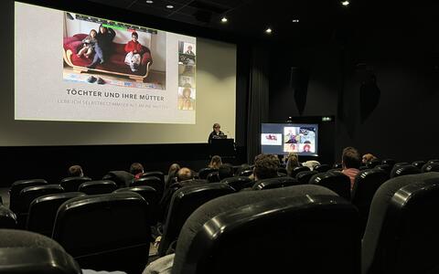 Studierende des MA Film pitchen im ifs-Kino