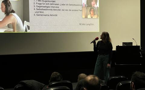 Studierende des MA Film pitchen im ifs-Kino