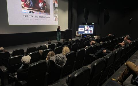 Studierende des MA Film pitchen im ifs-Kino