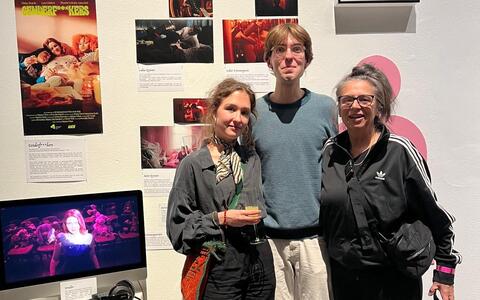 Die ifs-Alumni Zoe Lee Saba Krappen und Benedikt Runkel stellen ihre Arbeiten aus.