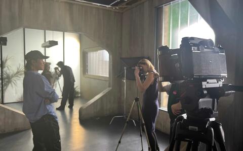 Praktische Fotografieübung der Szenenbildstudierenden mit Fotograf Detlev Schneider 
