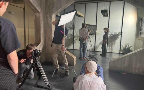 Praktische Fotografieübung der Szenenbildstudierenden mit Fotograf Detlev Schneider 