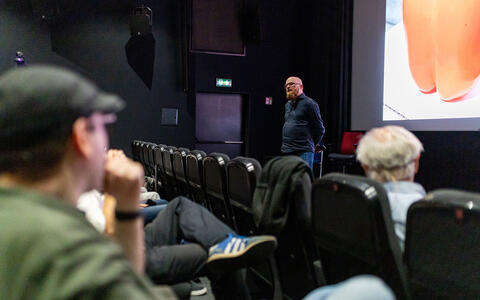 world-class colourist Laurens Orij (»All We Imagine as Light« Cannes Grand Prix 2024; »Close« Oscar nomination and Cannes Grand Prix 2023)