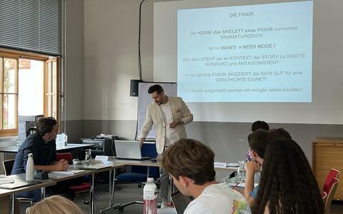 Summer School Screenwriting Junior mit Julia Charakter und Alexander Daus