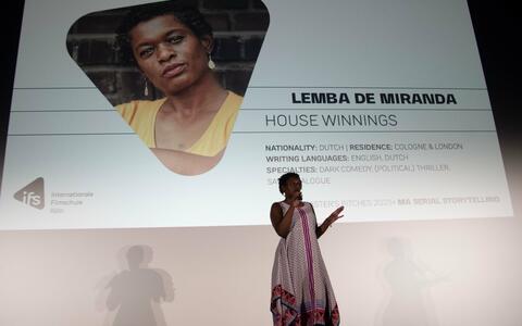 Lemba de Miranda beim Abschlusspitch MA Serial Storytelling