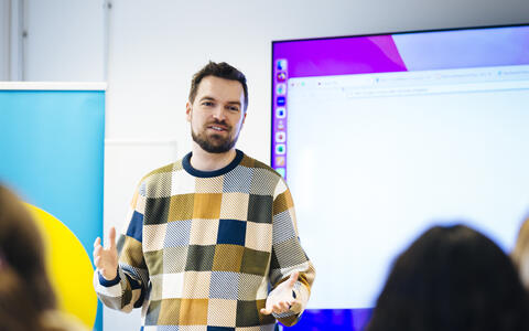 Johannes Meyer stellt das Konzept von der New Media Safari vor