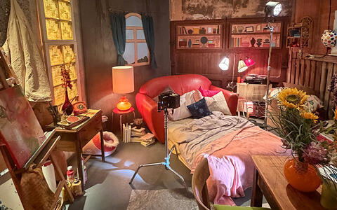 Blick in das Set in Rottönen im Studio