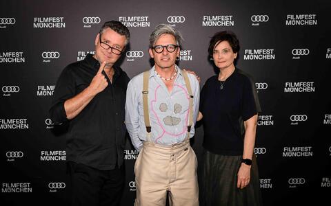 Premiere »Die kleinen und die großen Lügen« mit ifs-Prof. Magnus Vattrodt (Drehbuch und Creative Producer), ifs-Prof. Sebastian Soukup (Szenenbild) und Jutta Pohlmann (DoP)