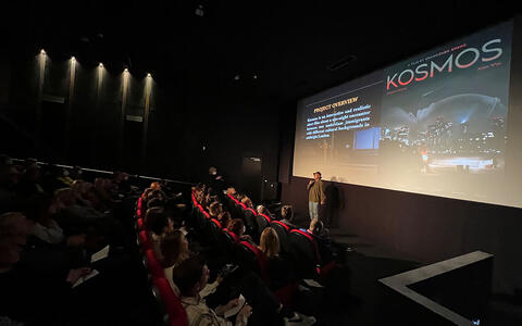 Changzhen Zheng pitcht seinen Film KOSMOS
