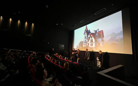 Laura Deriemaeker, Anna-Maria Böhm, Nathan Luchina und Haley Gogging pitchen THE INN BETWEEEN