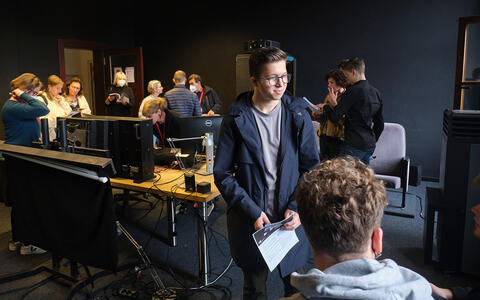 Interessierte informieren sich über den Fachschwerpunkt Editing Bild & Ton 