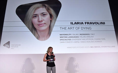 Ilaria Fravolini beim Abschlusspitch MA Serial Storytelling