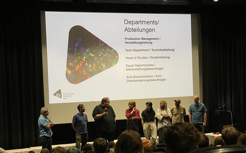 Die Herstellungsleitung und die Technikabteilung stellt sich vor