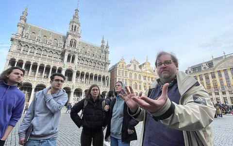 Gemeinsam mit Dr. Daniel Buggert, Dozent für Architekturgeschichte, konnte die Gestaltung der Architektur betrachtet und analysiert werden.