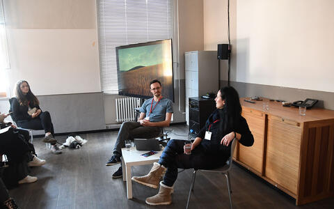 Let’s talk about … Filmproduktion für TV-Filme und Serien | Absolvent Robert Schaefer im Gespräch mit Katharina Walther