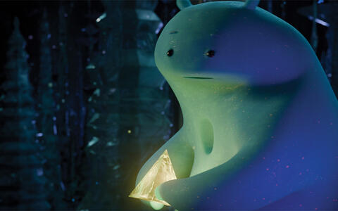 Ein blaues Wesen hält ein leuchtendes gelbes Dreieck in der Hand