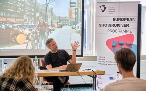 Lecturer Andi Wecker writer, producer, and showrunner | »The Team«, »Start the Fck Up«