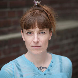 Portraitfoto von Lea Albring, Alumna 2025 im MA Serial Storytelling der ifs