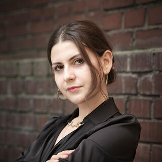 Portraitfoto von Lejla Demiri, Alumna 2025 im MA Serial Storytelling der ifs
