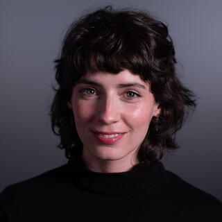 Portraitfoto Beth Barnes