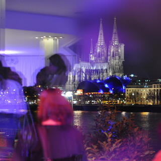 Netzwerk-Event der ifs mit Blick auf den Kölner Dom  